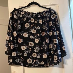 Quarter sleeve flowy top